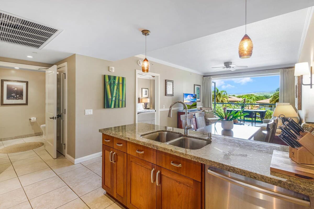 Condo in Lahaina · ★4.93 · 1 bedroom · 2 beds · 1 bath - Photo 3