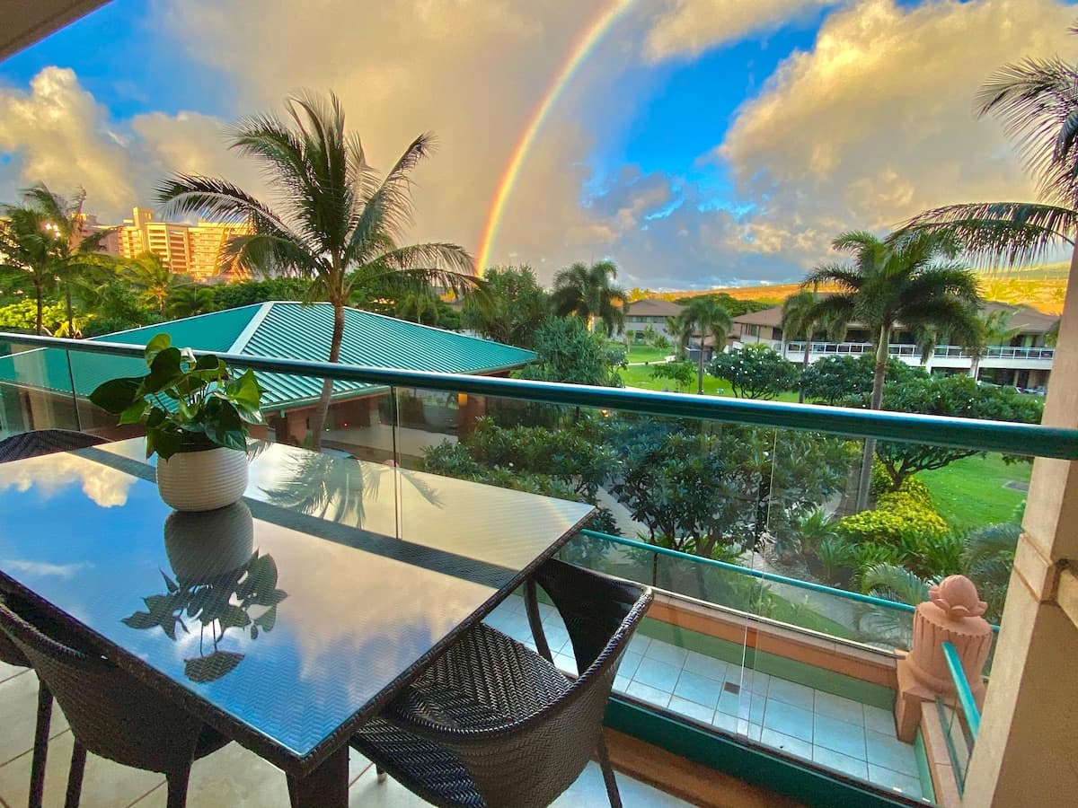Condo in Lahaina · ★4.93 · 1 bedroom · 2 beds · 1 bath - Photo 2