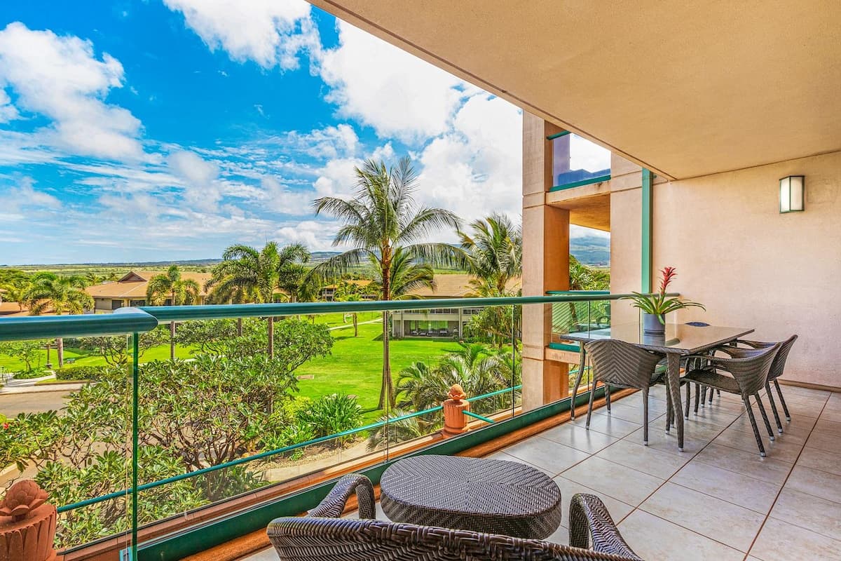 Condo in Lahaina · ★4.93 · 1 bedroom · 2 beds · 1 bath - Photo 5