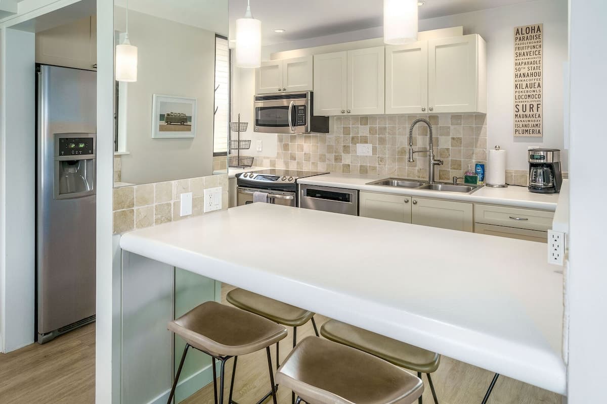 Condo in Kihei · ★4.8 · 1 bedroom · 2 beds · 1 bath - Photo 3