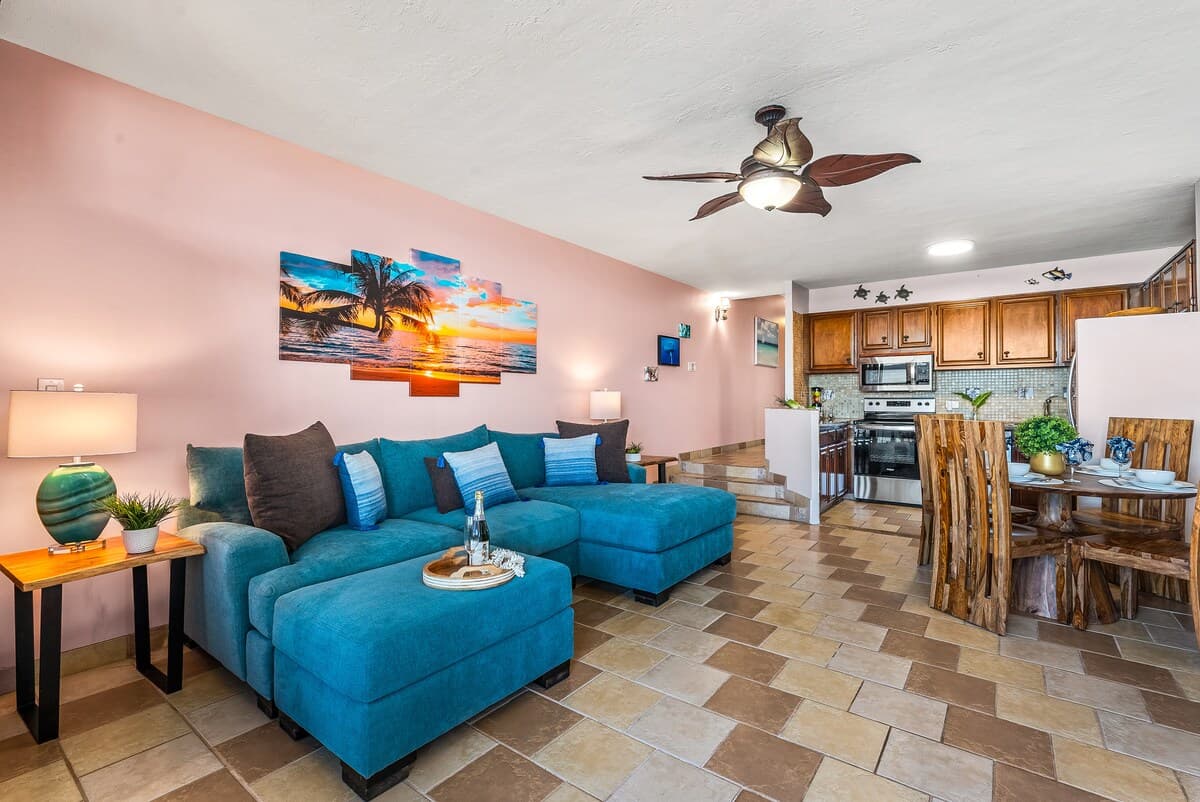 Condo in Lahaina · ★4.8 · 1 bedroom · 2 beds · 1 bath - Photo 5