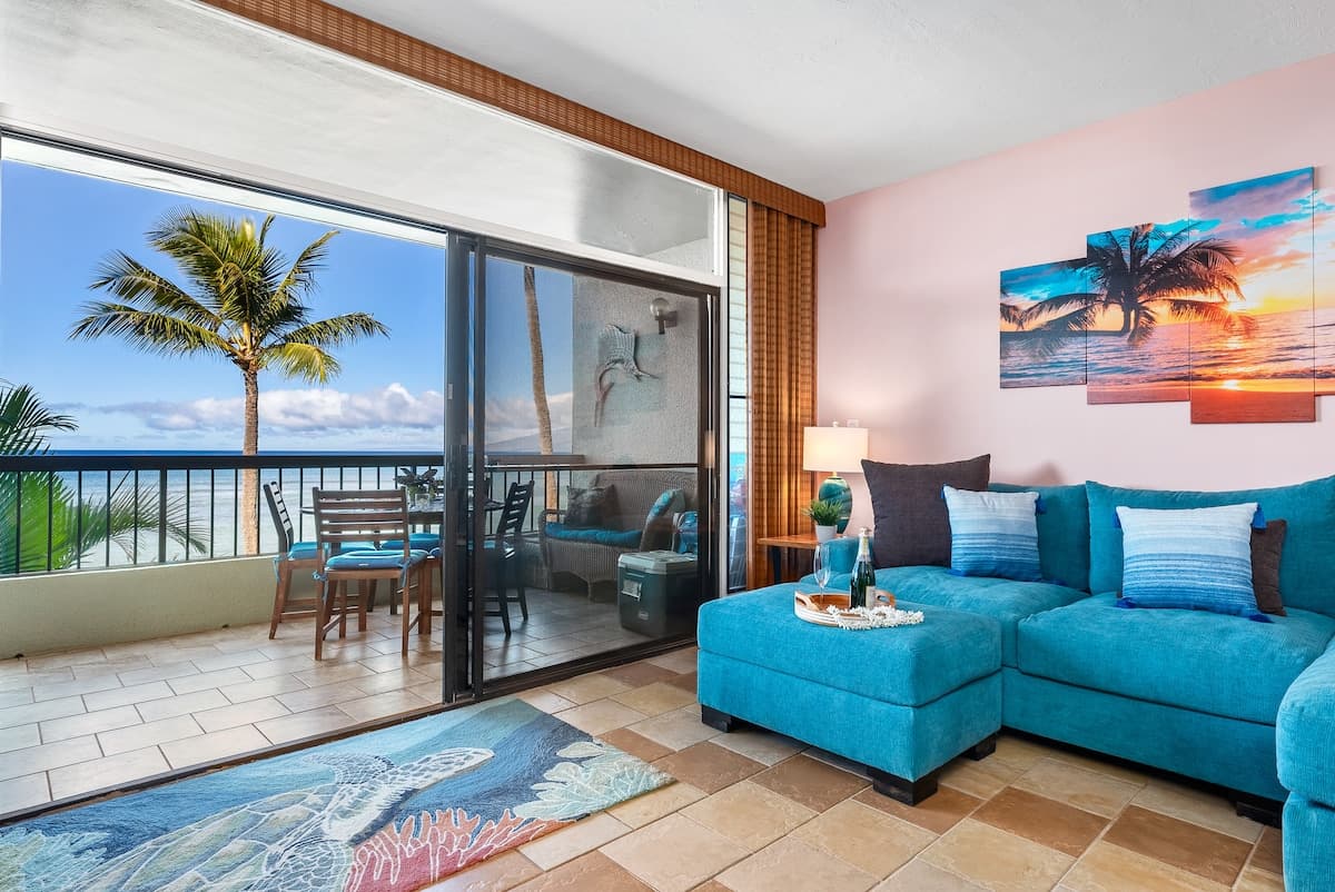 Condo in Lahaina · ★4.8 · 1 bedroom · 2 beds · 1 bath - Photo 4