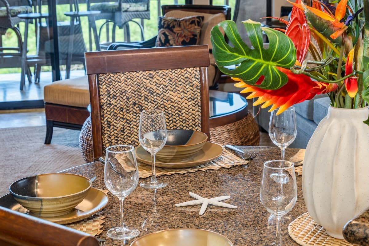 Condo in Lahaina · ★4.8 · 2 bedrooms · 2 beds · 2 baths - Photo 5