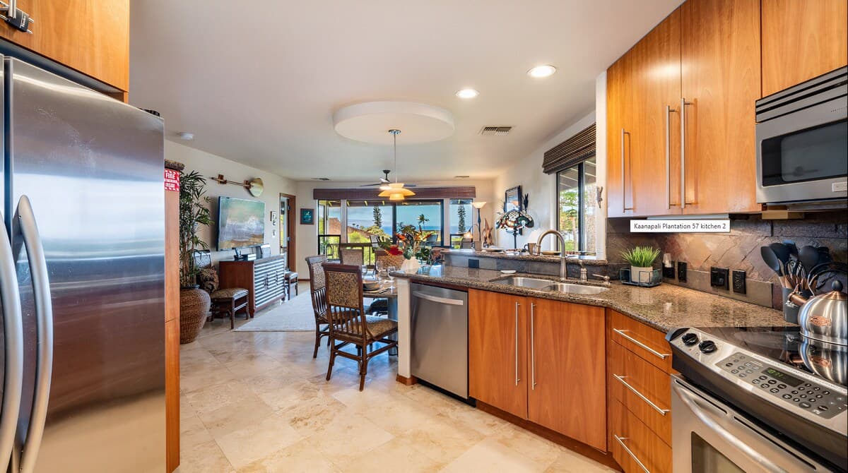 Condo in Lahaina · ★4.8 · 2 bedrooms · 2 beds · 2 baths - Photo 4