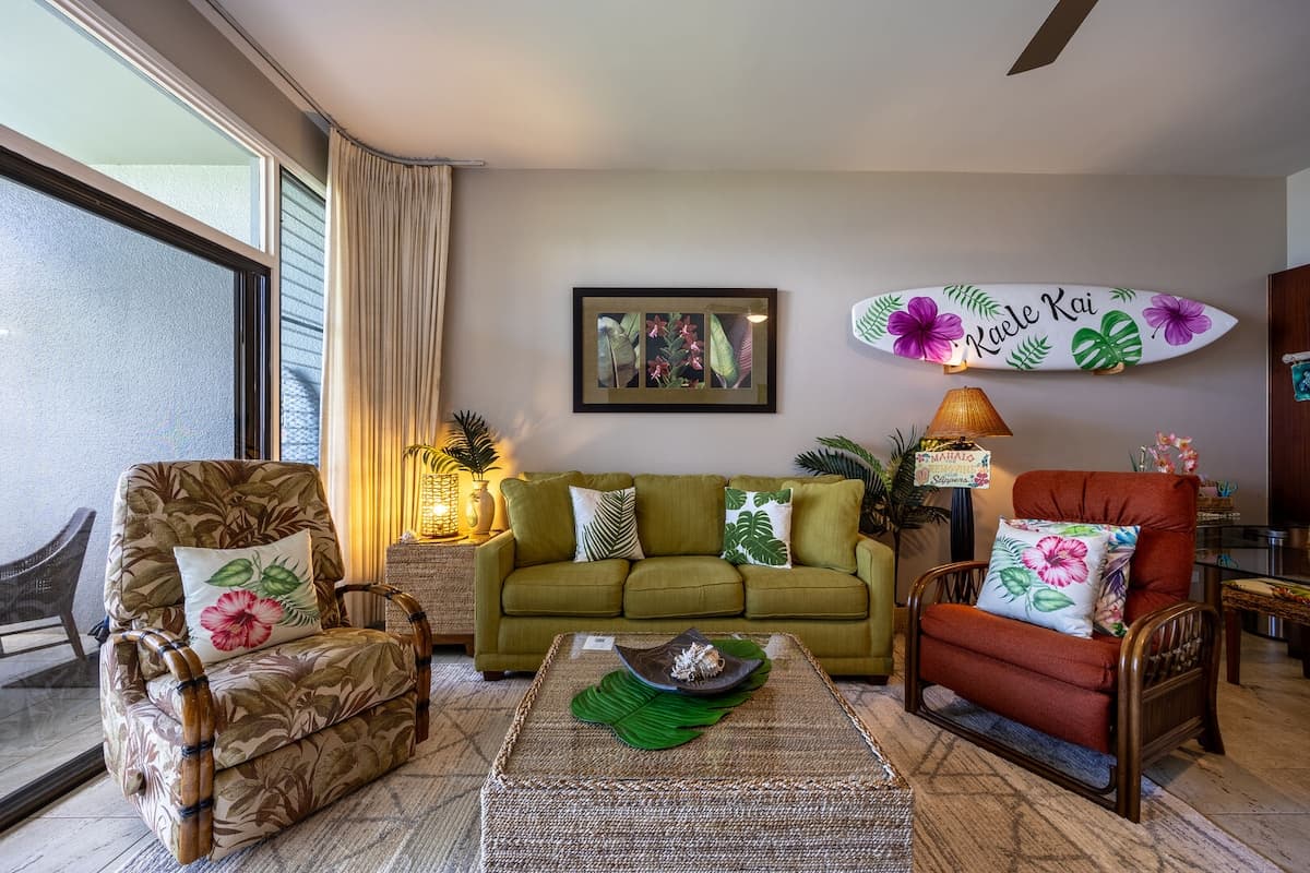Condo in Lahaina · ★4.82 · 1 bedroom · 2 beds · 1 bath - Photo 3
