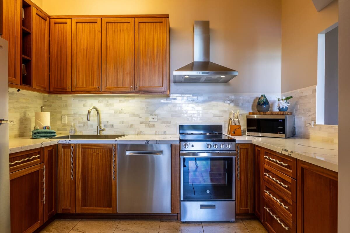 Condo in Lahaina · ★4.82 · 1 bedroom · 2 beds · 1 bath - Photo 4