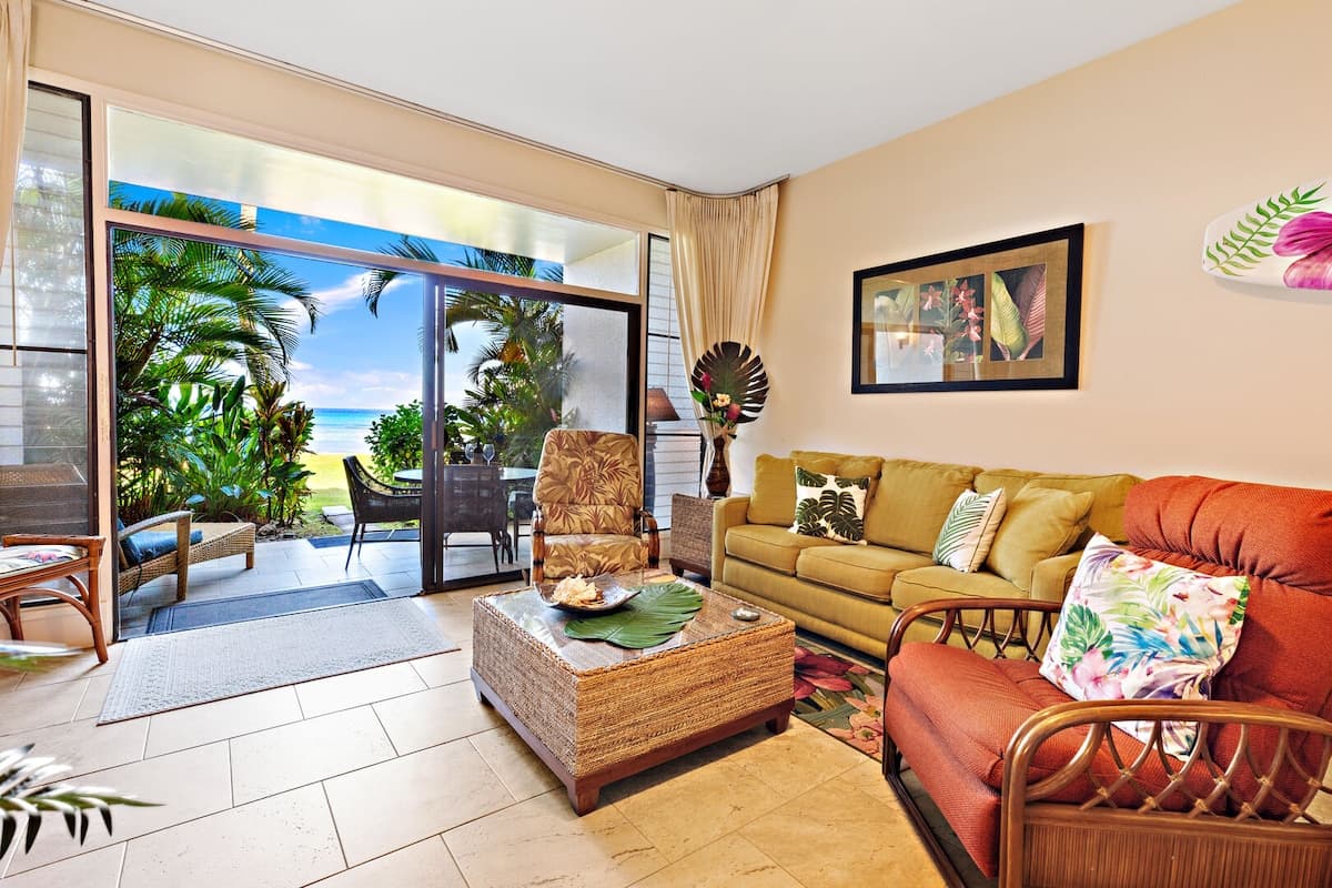 Condo in Lahaina · ★4.82 · 1 bedroom · 2 beds · 1 bath - Photo 1
