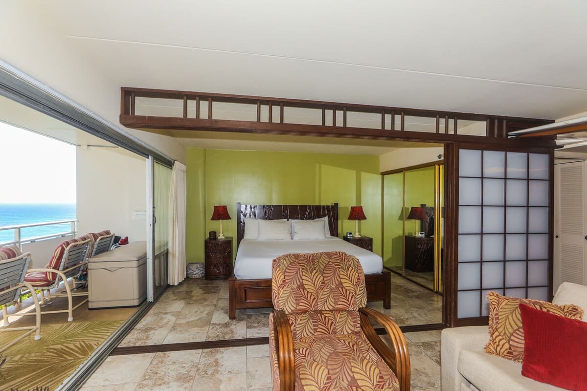 Condo in Honolulu · ★5.0 · 1 bedroom · 2 beds · 1 private bath - Photo 2