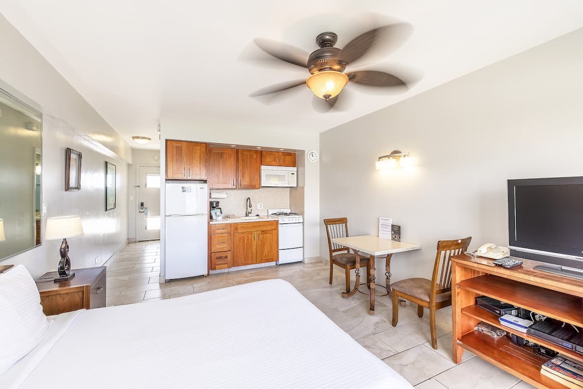 Waikiki Shore 1105 Studio - Photo 4