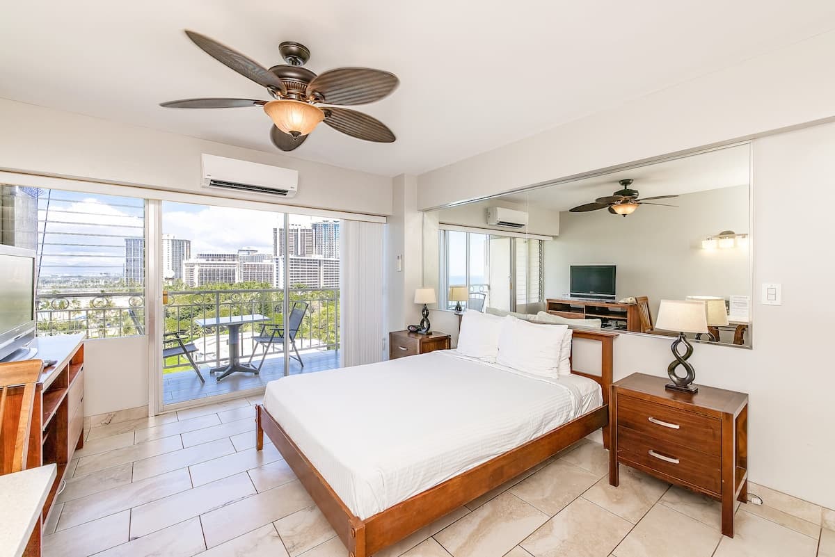 Waikiki Shore 1105 Studio - Photo 2