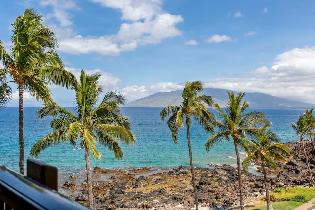 Condo in Kihei · ★4.92 · 2 bedrooms · 3 beds · 2 baths - Photo 5