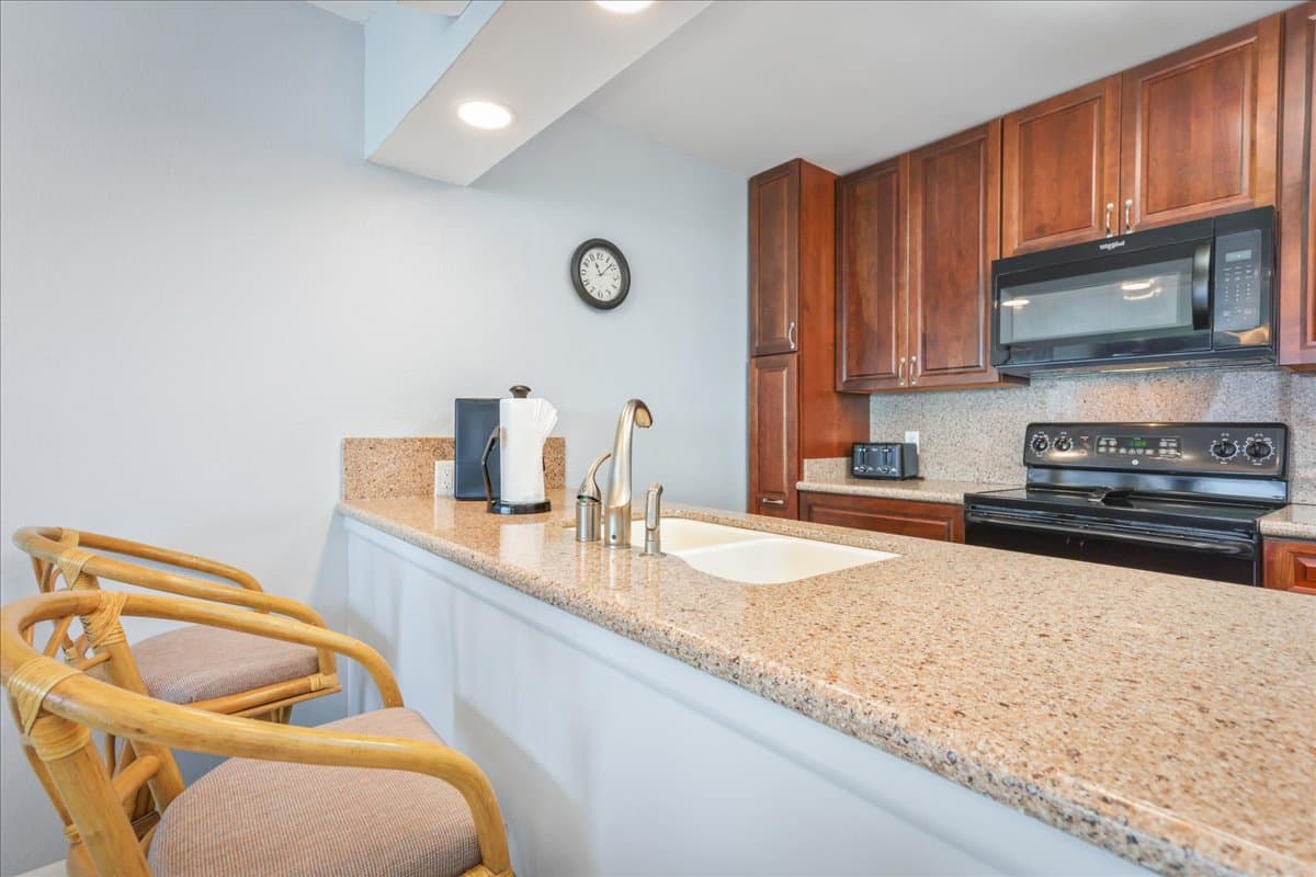 Condo in Kailua-Kona · ★4.87 · 2 bedrooms · 2 beds · 2 baths - Photo 3