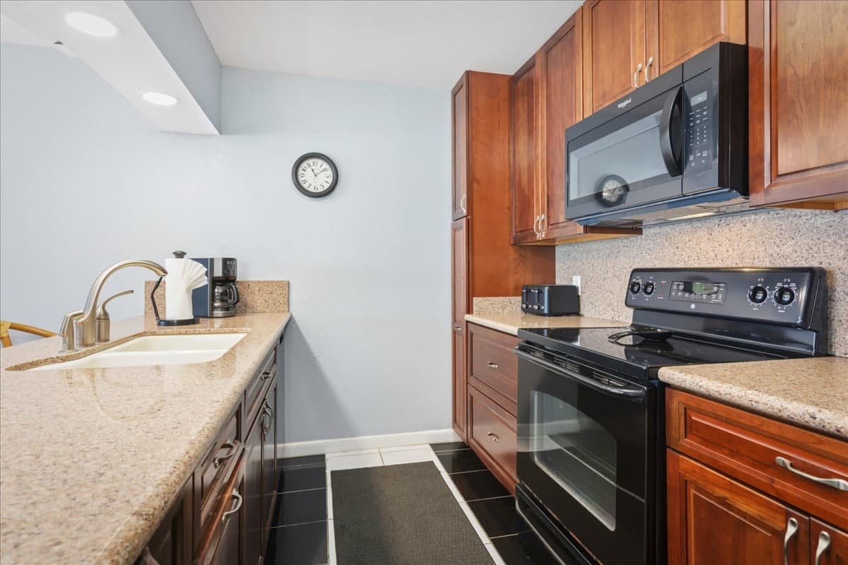 Condo in Kailua-Kona · ★4.87 · 2 bedrooms · 2 beds · 2 baths - Photo 1