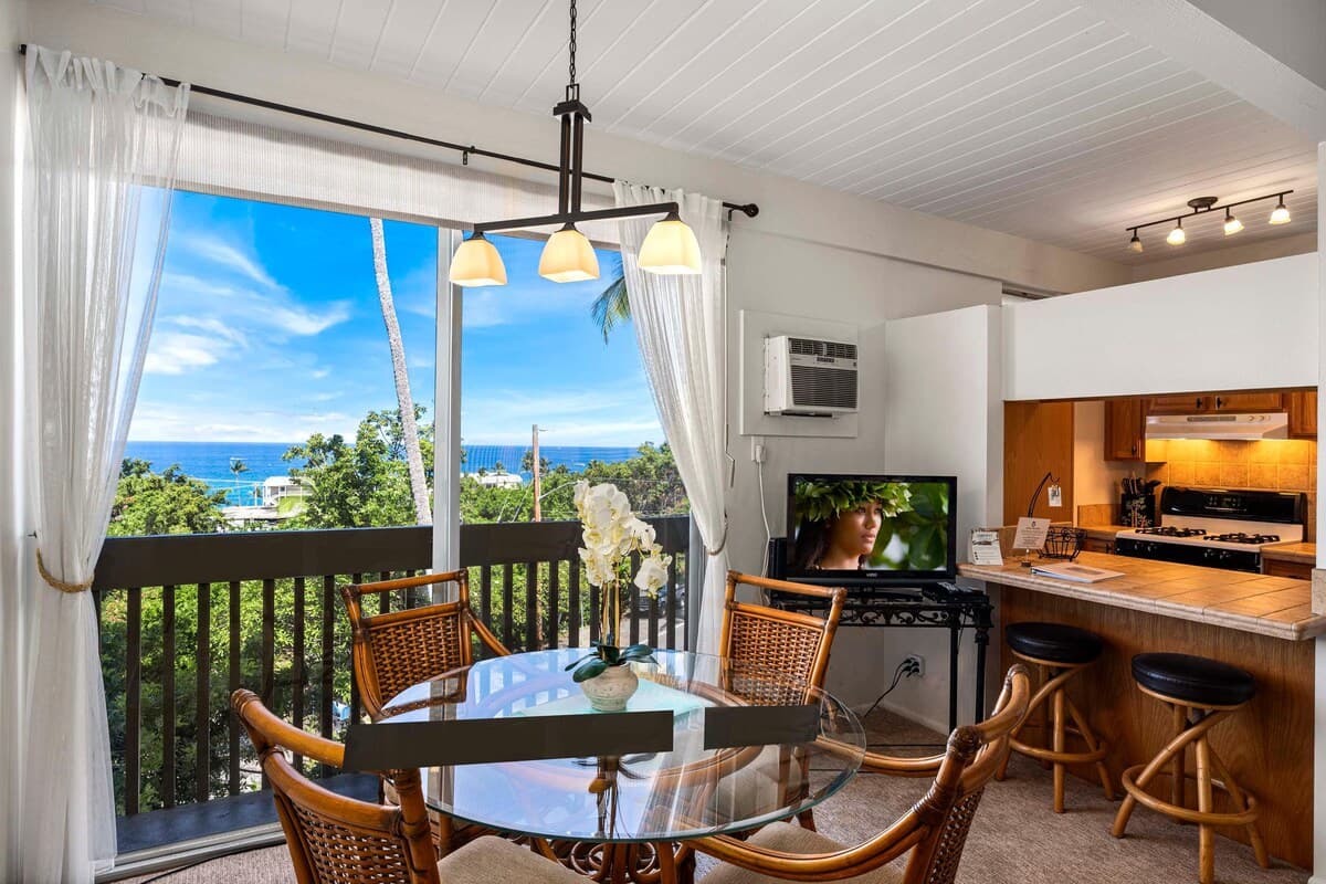 Condo in Kailua-Kona · ★4.71 · 1 bedroom · 2 beds · 1 private bath - Photo 2