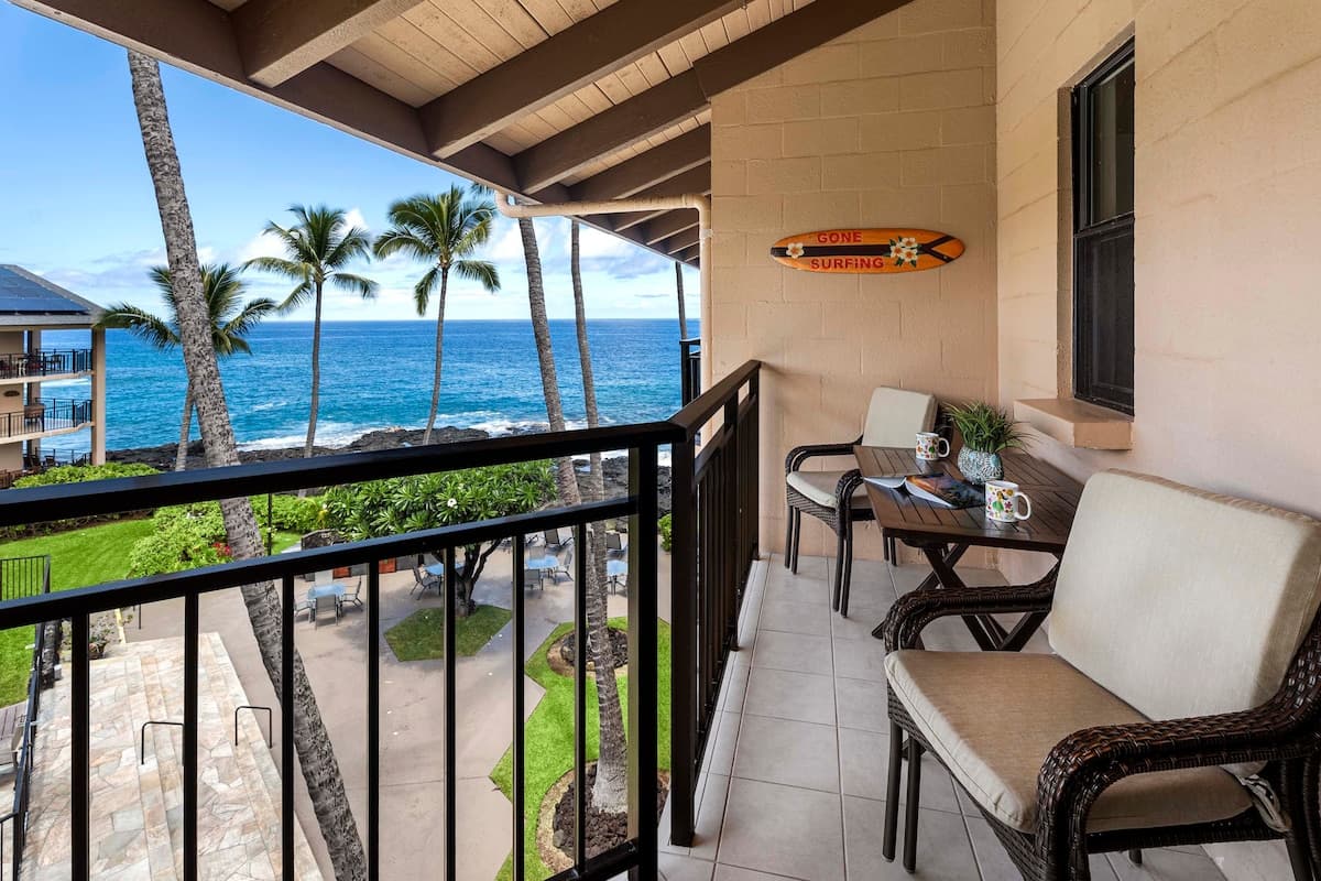 Condo in Kailua-Kona · ★4.91 · 1 bedroom · 3 beds · 1 bath - Photo 5