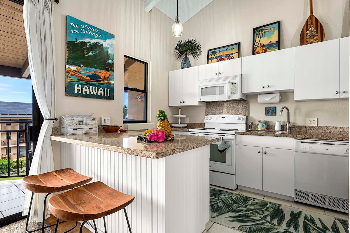 Condo in Kailua-Kona · ★4.91 · 1 bedroom · 3 beds · 1 bath - Photo 4