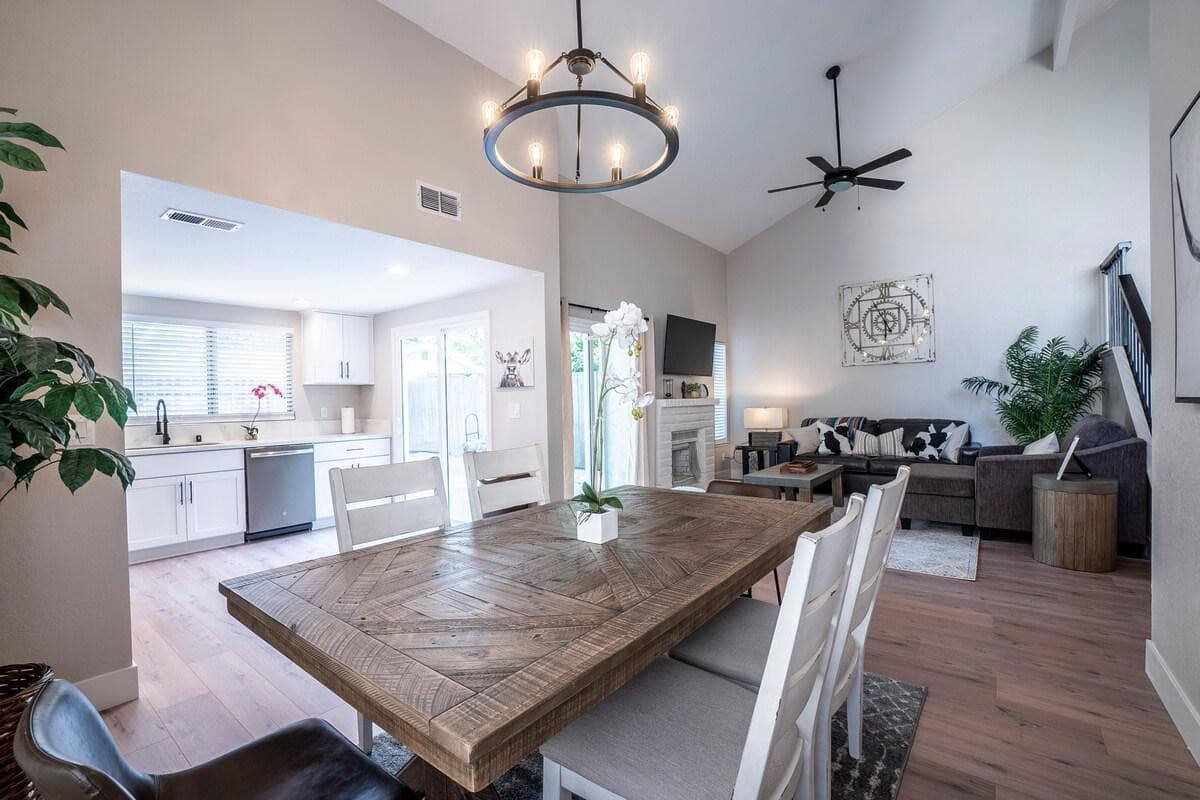 Charming Sacramento Home Near Downtown & I-80 - Photo 1