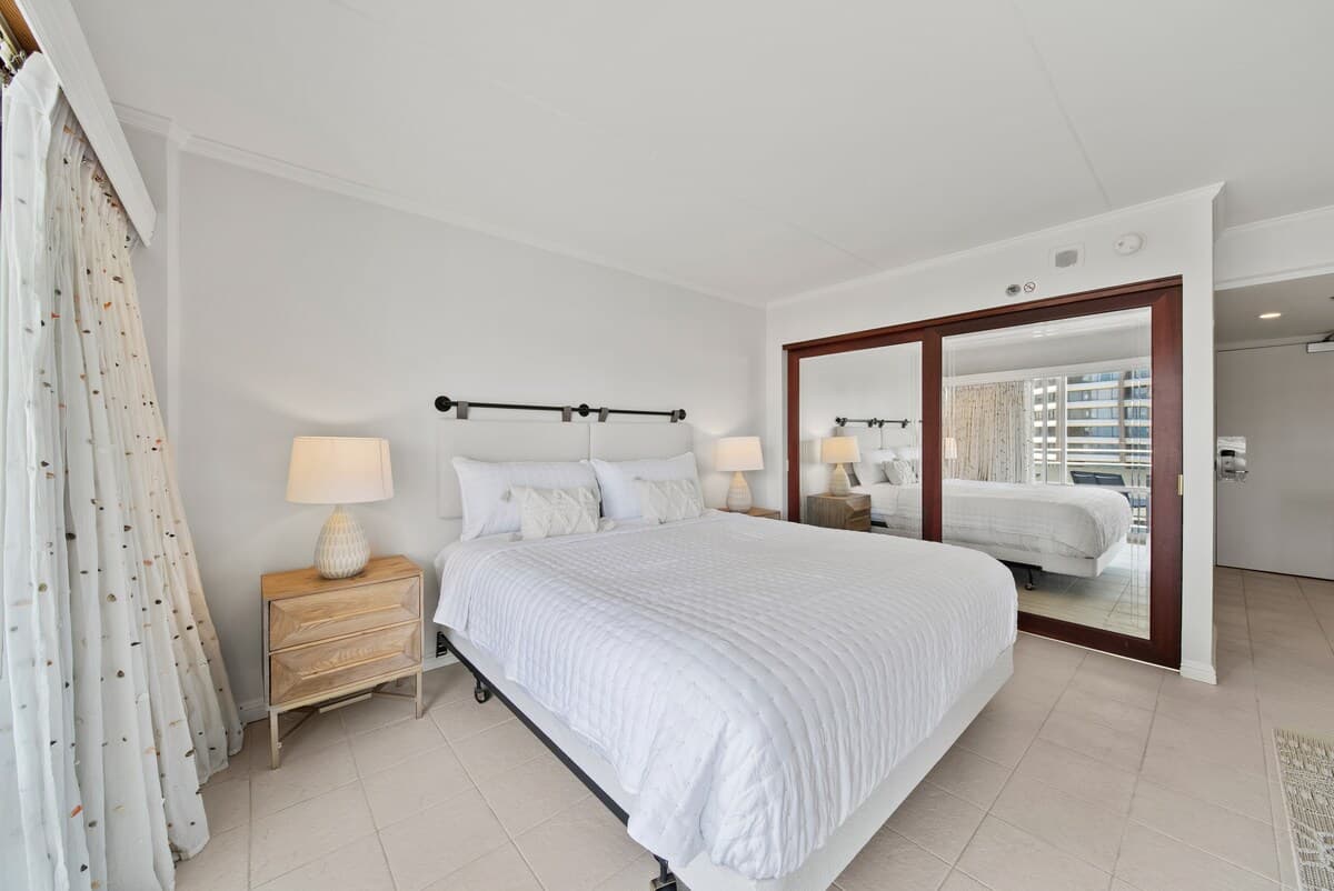 City View Ilikai Queen 1 BDRM Kitchenette and Pool - Photo 5