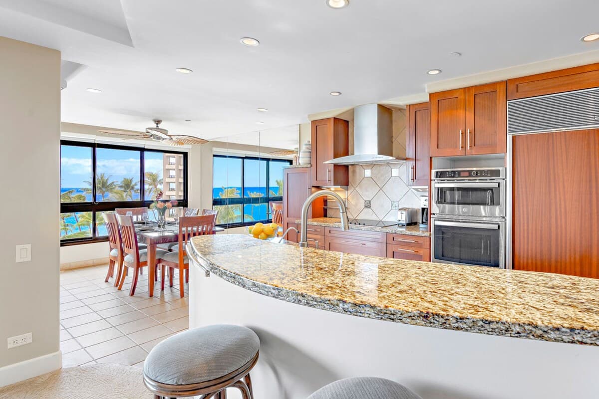Condo in Lahaina · ★4.88 · 3 bedrooms · 5 beds · 2 shared baths - Photo 5