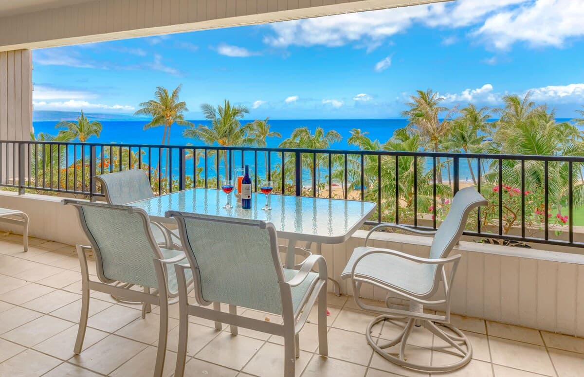 Condo in Lahaina · ★4.88 · 3 bedrooms · 5 beds · 2 shared baths - Photo 2