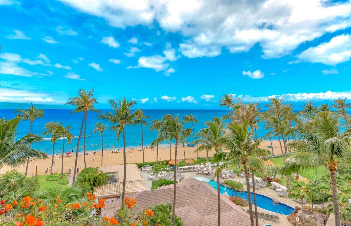 Condo in Lahaina · ★4.88 · 3 bedrooms · 5 beds · 2 shared baths - Photo 1
