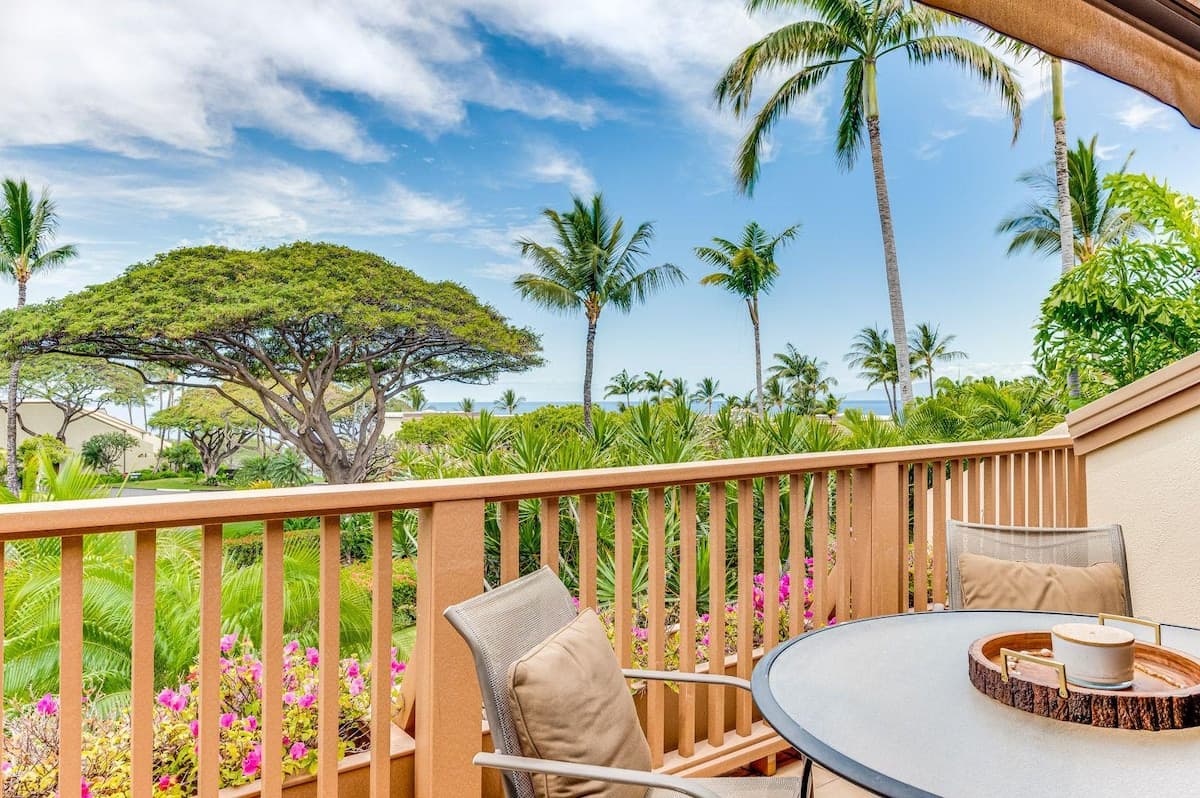 Condo in Kihei · ★4.3 · 2 bedrooms · 3 beds · 2 shared baths - Photo 1