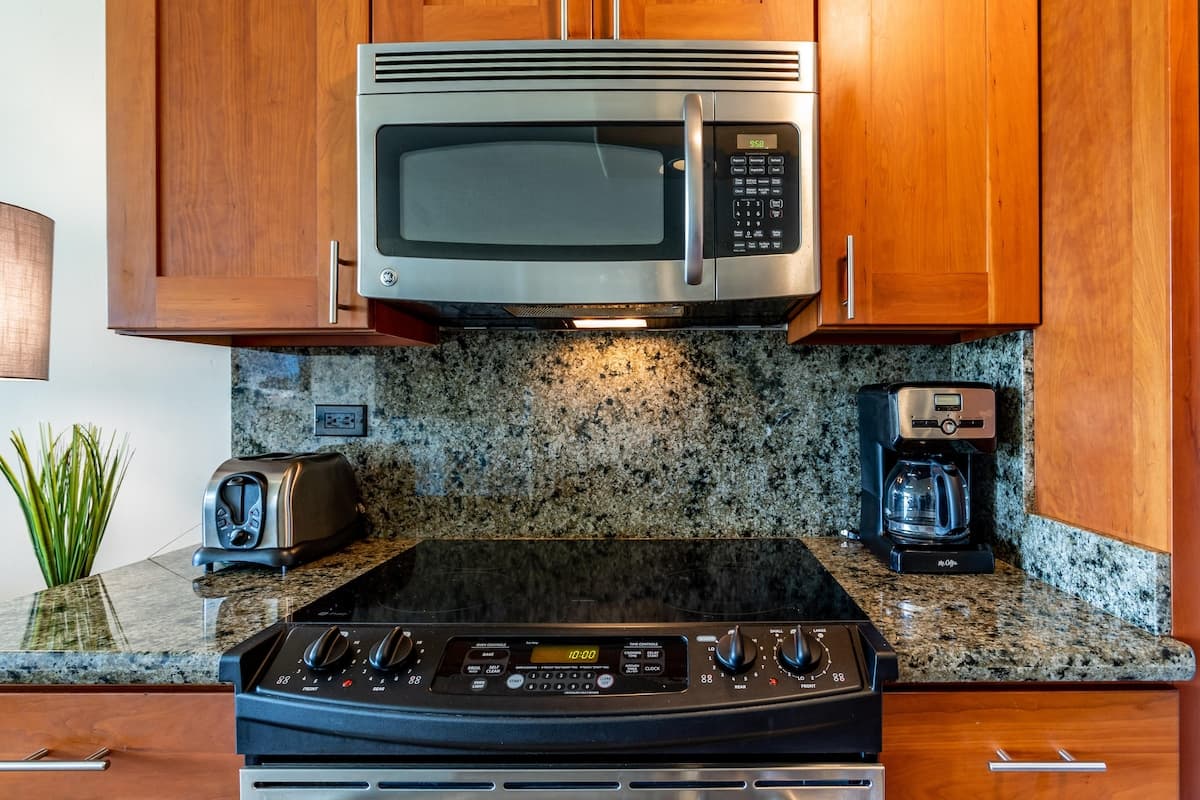 Condo in Kihei · ★4.33 · 1 bedroom · 3 beds · 2 shared baths - Photo 3