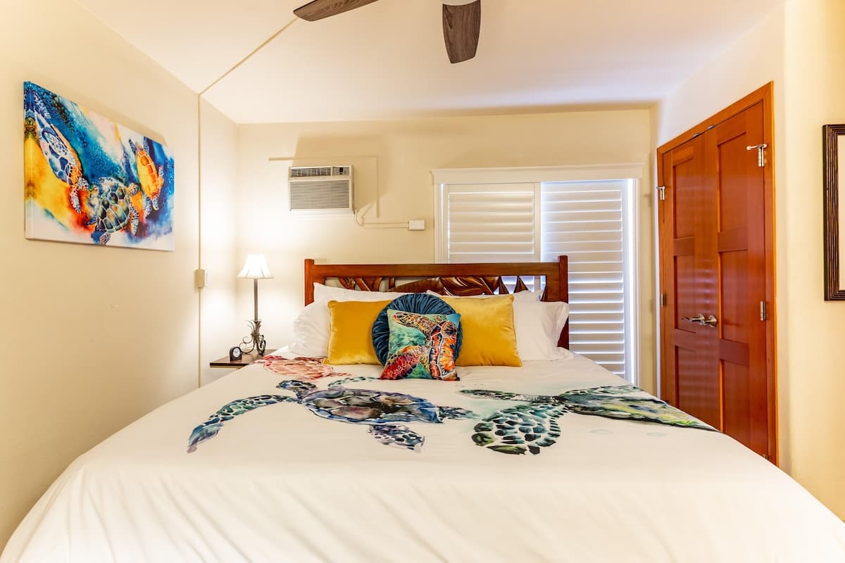Condo in Kihei · ★4.33 · 1 bedroom · 3 beds · 2 shared baths - Photo 4
