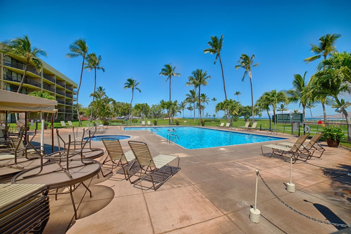 Condo in Kihei · ★4.8 · 1 bedroom · 2 beds · 1 bath - Photo 5