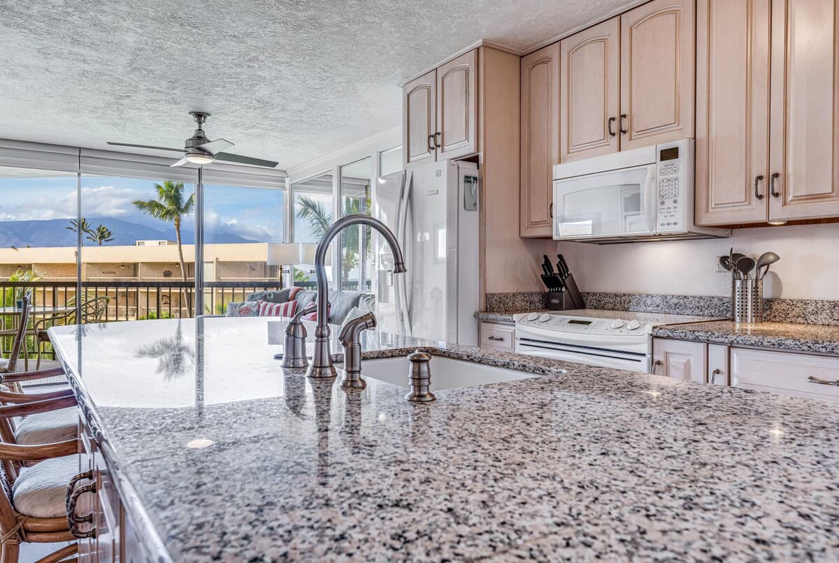 Condo in Kihei · ★4.8 · 1 bedroom · 2 beds · 1 bath - Photo 3