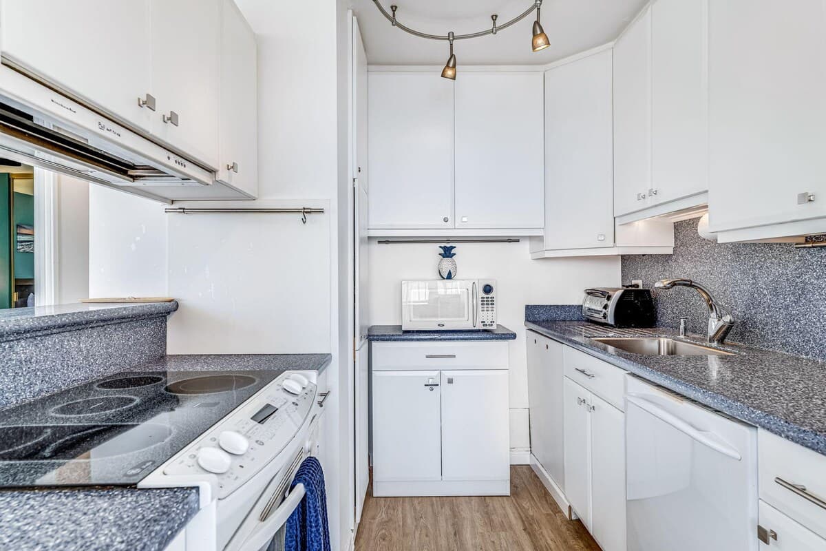 Condo in Kihei · ★4.0 · 1 bedroom · 2 beds · 1 bath - Photo 3