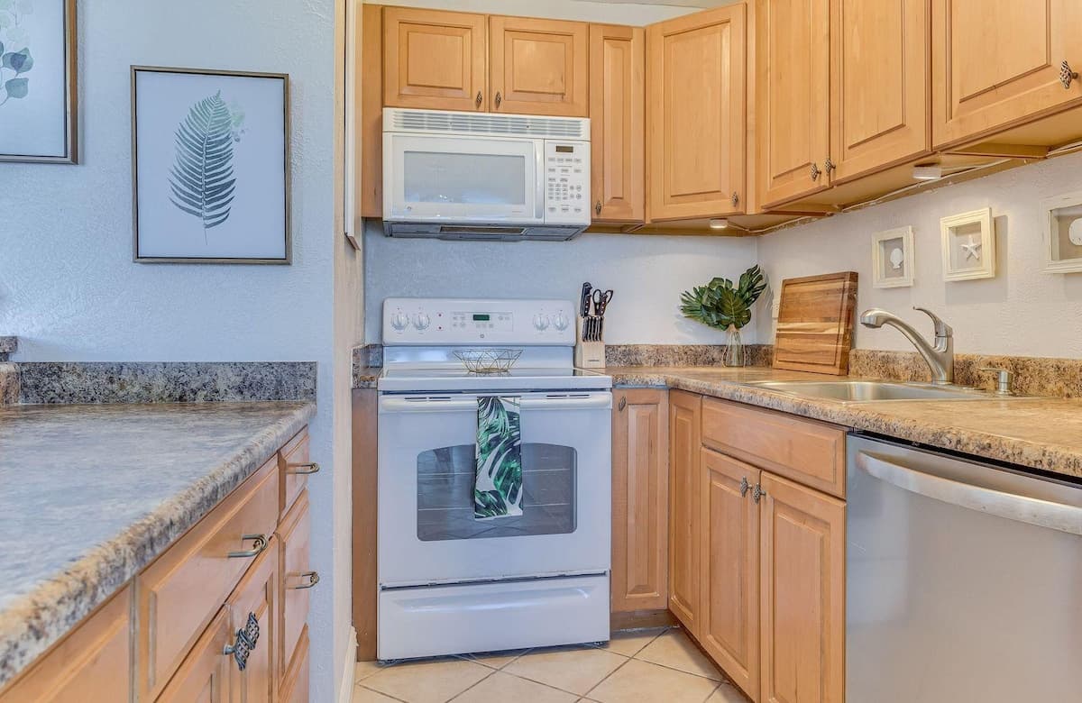 Condo in Kihei · ★4.86 · 1 bedroom · 2 beds · 1 bath - Photo 3