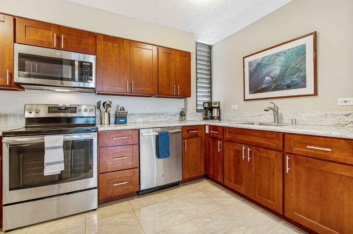 Condo in Kihei · ★4.86 · 2 bedrooms · 3 beds · 2 baths - Photo 3