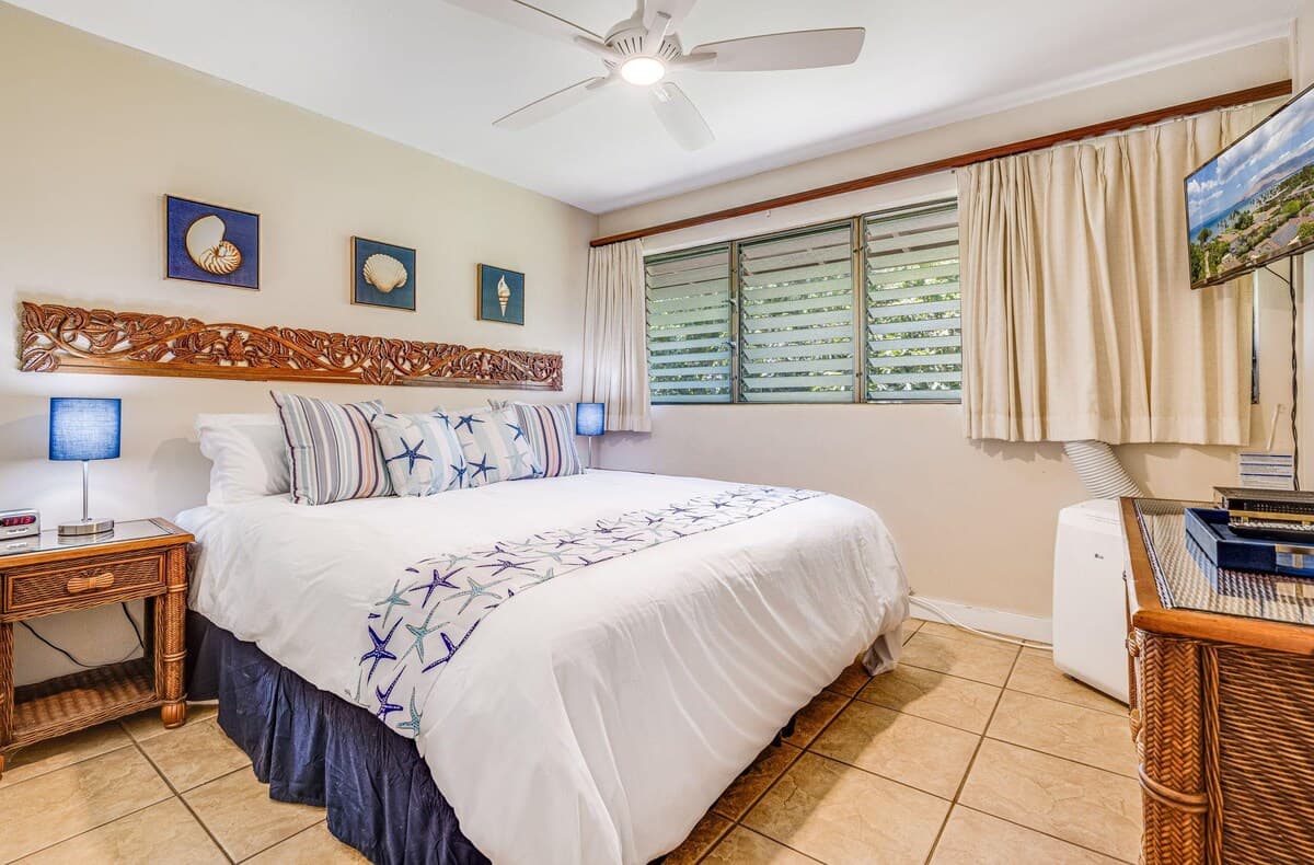 Condo in Kihei · ★4.82 · 1 bedroom · 2 beds · 1 shared bath - Photo 4