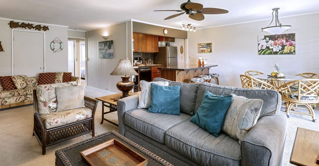Condo in Lahaina · ★4.77 · 2 bedrooms · 4 beds · 1 private bath - Photo 3