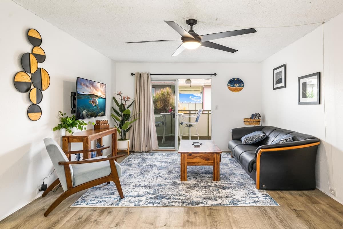 Condo in Kailua-Kona · ★4.5 · 1 bedroom · 1 bed · 1 shared bath - Photo 1