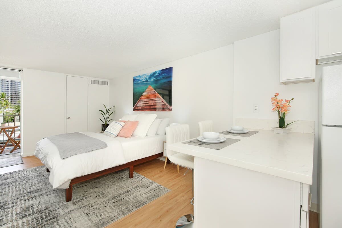 Condo in Honolulu · ★4.22 · Studio · 2 beds · 1 shared bath - Photo 5