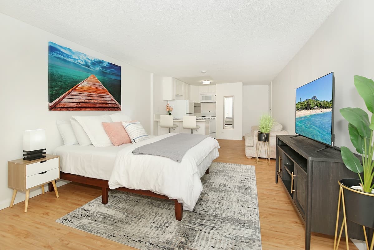 Condo in Honolulu · ★4.22 · Studio · 2 beds · 1 shared bath - Photo 1
