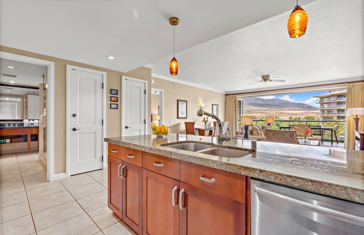 Condo in Lahaina · ★4.67 · 2 bedrooms · 3 beds · 2 baths - Photo 4