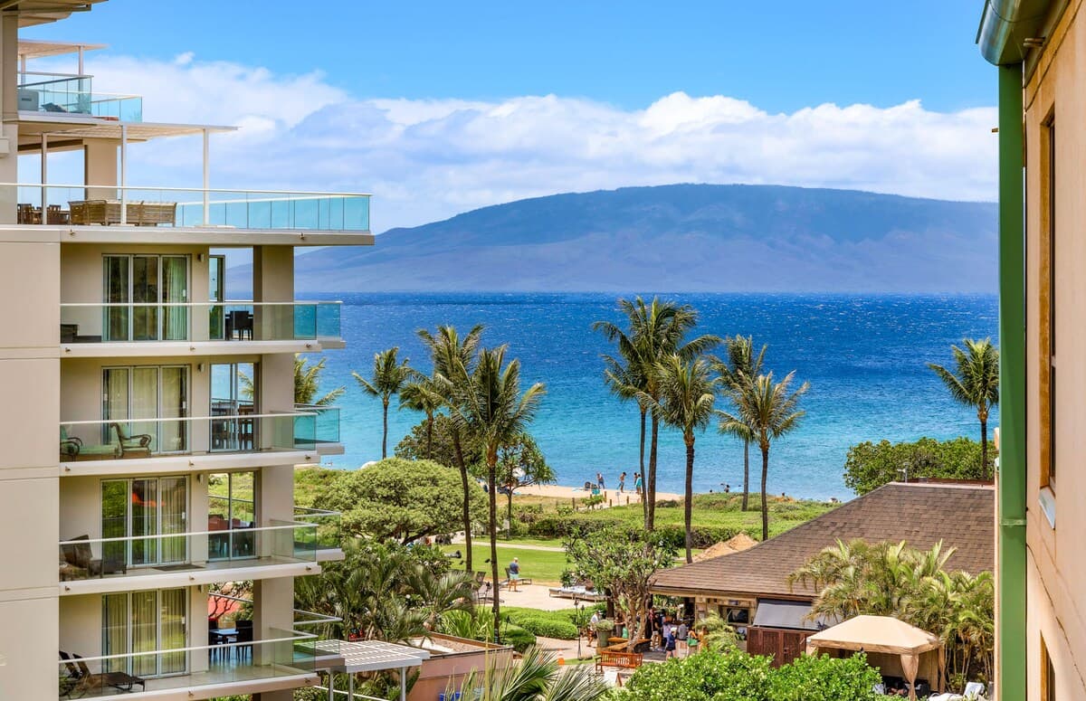Condo in Lahaina · ★4.67 · 2 bedrooms · 3 beds · 2 baths - Photo 2