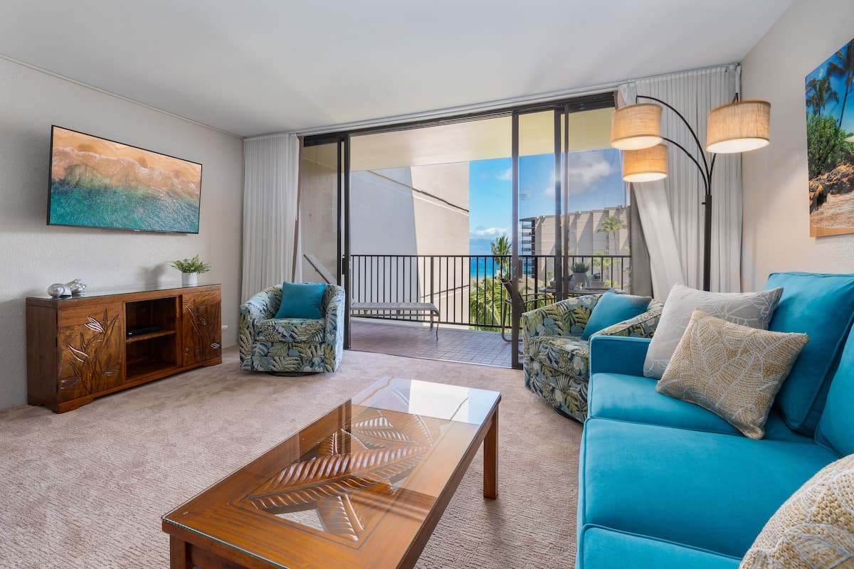 Condo in Lahaina · ★4.95 · 1 bedroom · 2 beds · 1 bath - Photo 3