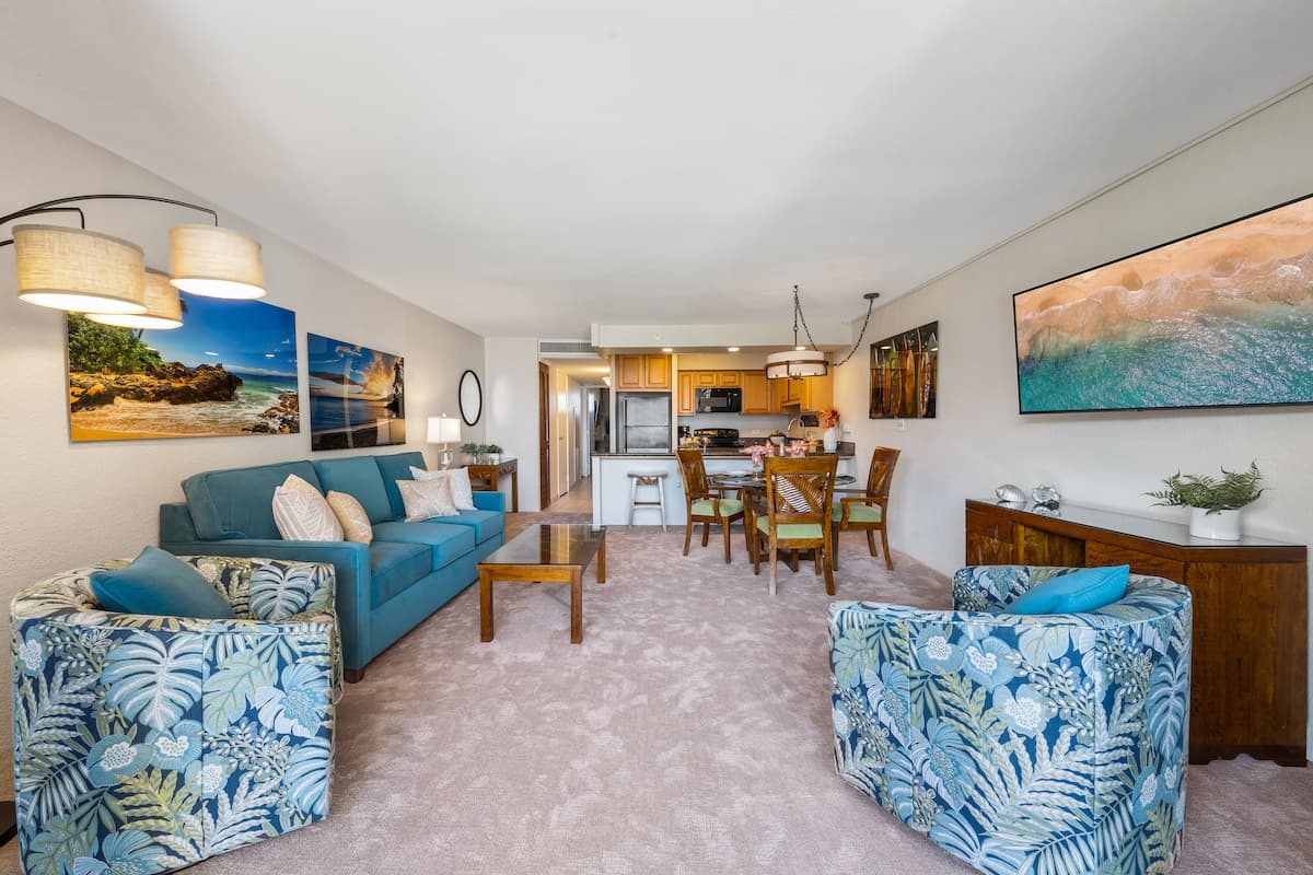 Condo in Lahaina · ★4.95 · 1 bedroom · 2 beds · 1 bath - Photo 5
