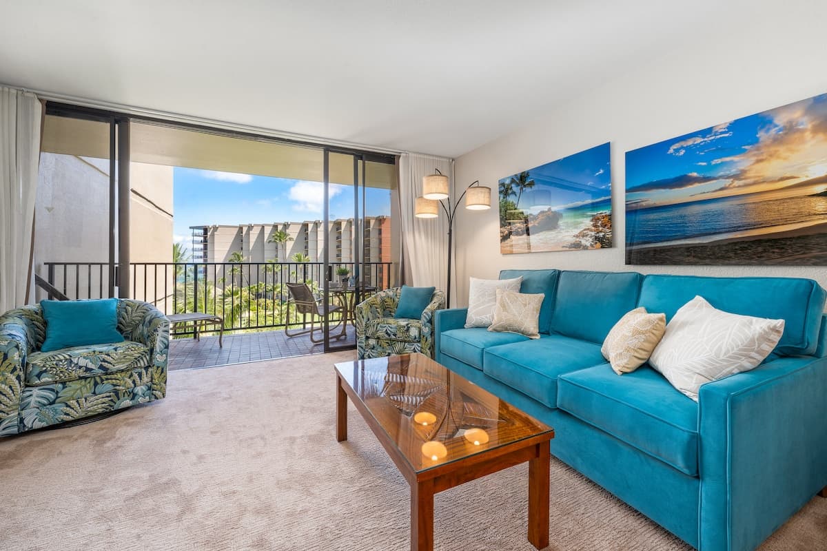 Condo in Lahaina · ★4.95 · 1 bedroom · 2 beds · 1 bath - Photo 2