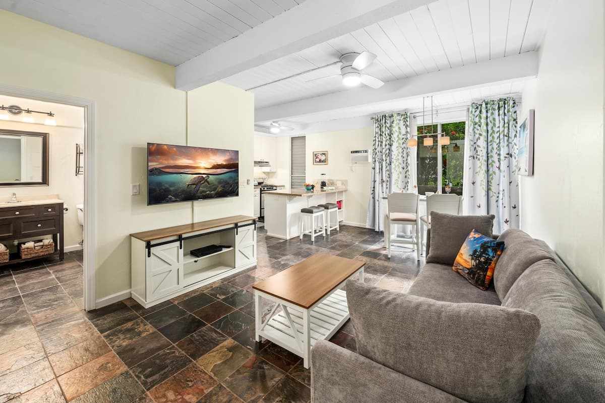 Condo in Kailua-Kona · ★4.71 · 1 bedroom · 2 beds · 1 private bath - Photo 2