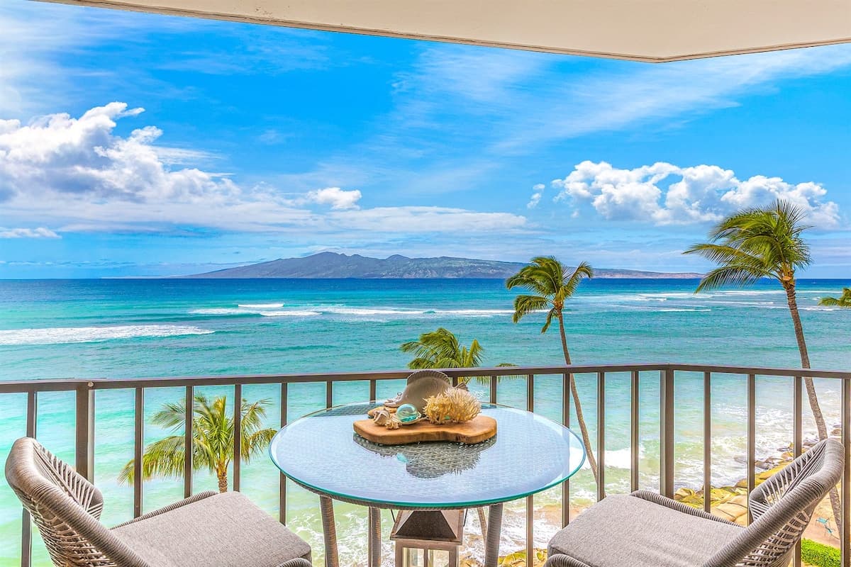 Condo in Lahaina · ★4.97 · Studio · 2 beds · 1 bath - Photo 1