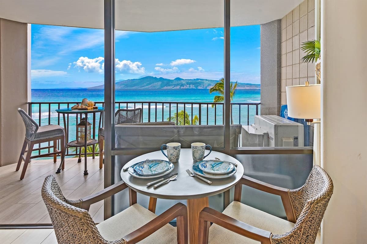 Condo in Lahaina · ★4.97 · Studio · 2 beds · 1 bath - Photo 2