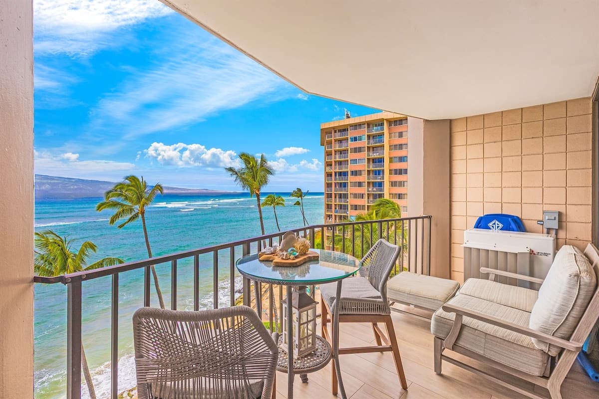 Condo in Lahaina · ★4.97 · Studio · 2 beds · 1 bath - Photo 5