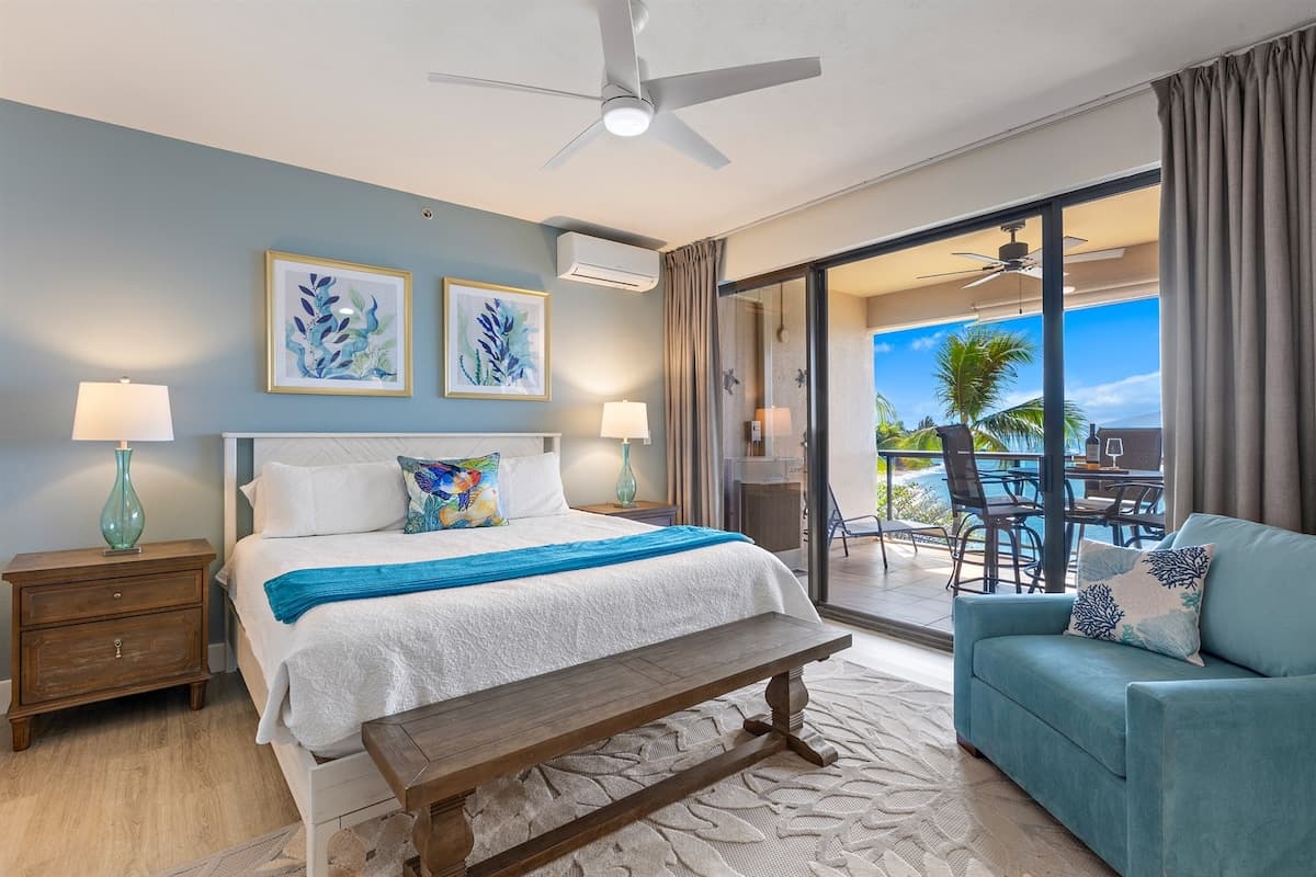 Condo in Lahaina · ★4.96 · 2 bedrooms · 3 beds · 2 baths - Photo 4