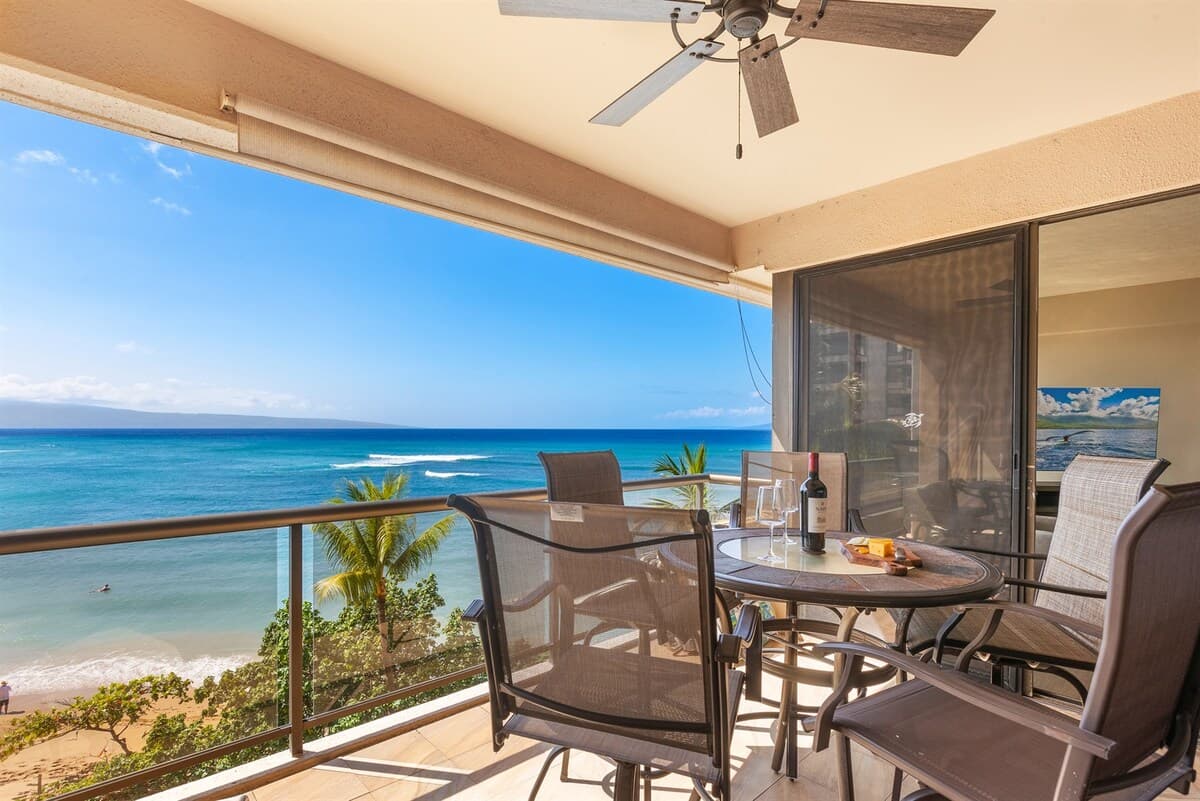 Condo in Lahaina · ★4.96 · 2 bedrooms · 3 beds · 2 baths - Photo 3