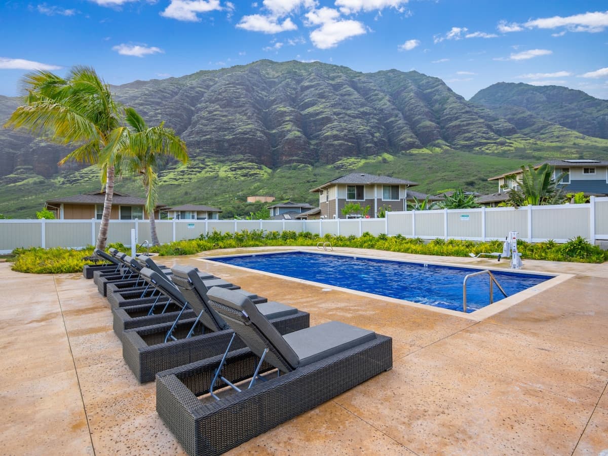 Home in Waianae · ★4.99 · 4 bedrooms · 7 beds · 2.5 private baths - Photo 3